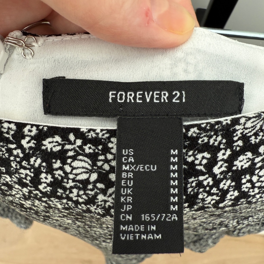 Forever 21 Black & White Floral Mini Skirt Ruffle Hem | Size M - Picture 9 of 9